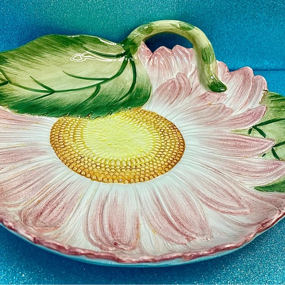 TIFFANY & CO. Pink Flower Plate w/Leaf Handle. 1 plate in set of 4. - Picture 6 of 6